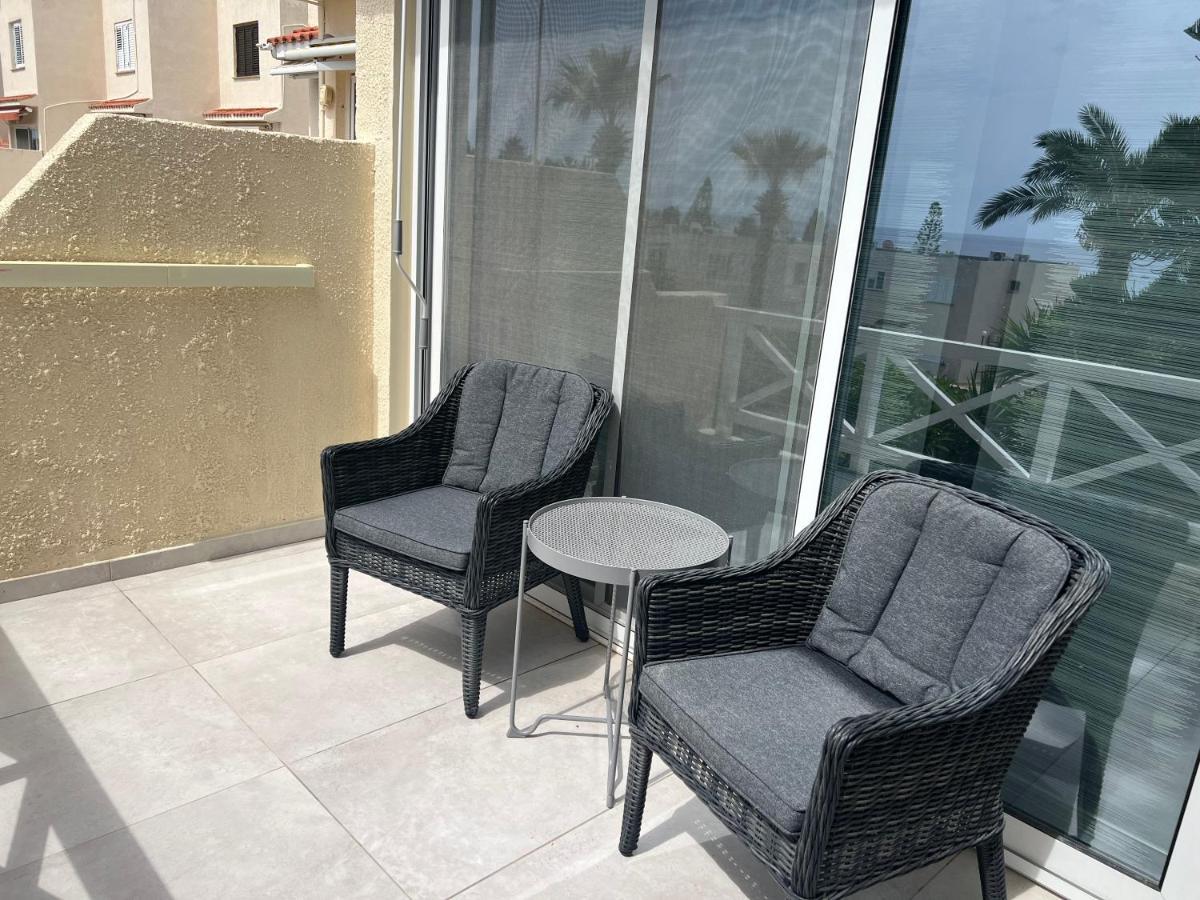 Modern Seaview Townhouse In Coral Bay (Adults Only) Daire Peyia Dış mekan fotoğraf
