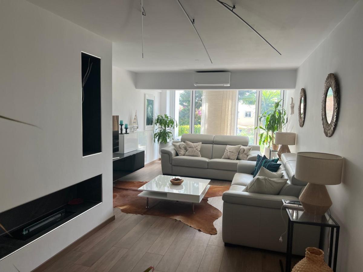 Modern Seaview Townhouse In Coral Bay (Adults Only) Daire Peyia Dış mekan fotoğraf