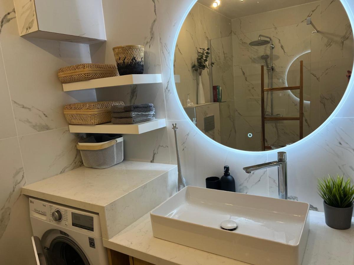 Modern Seaview Townhouse In Coral Bay (Adults Only) Daire Peyia Dış mekan fotoğraf