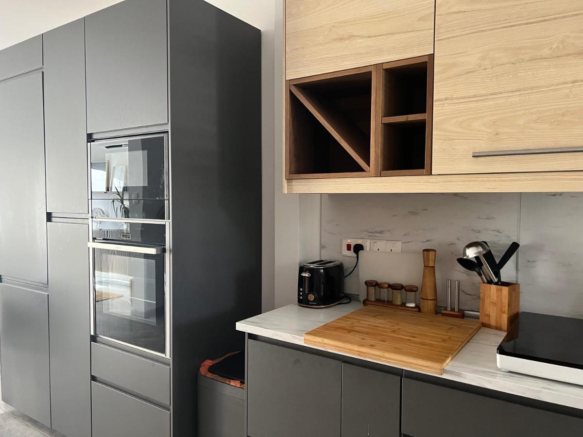Modern Seaview Townhouse In Coral Bay (Adults Only) Daire Peyia Dış mekan fotoğraf