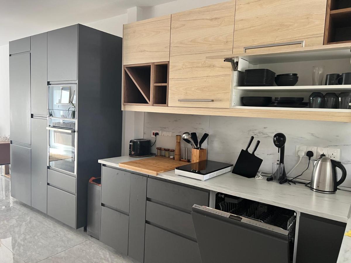 Modern Seaview Townhouse In Coral Bay (Adults Only) Daire Peyia Dış mekan fotoğraf