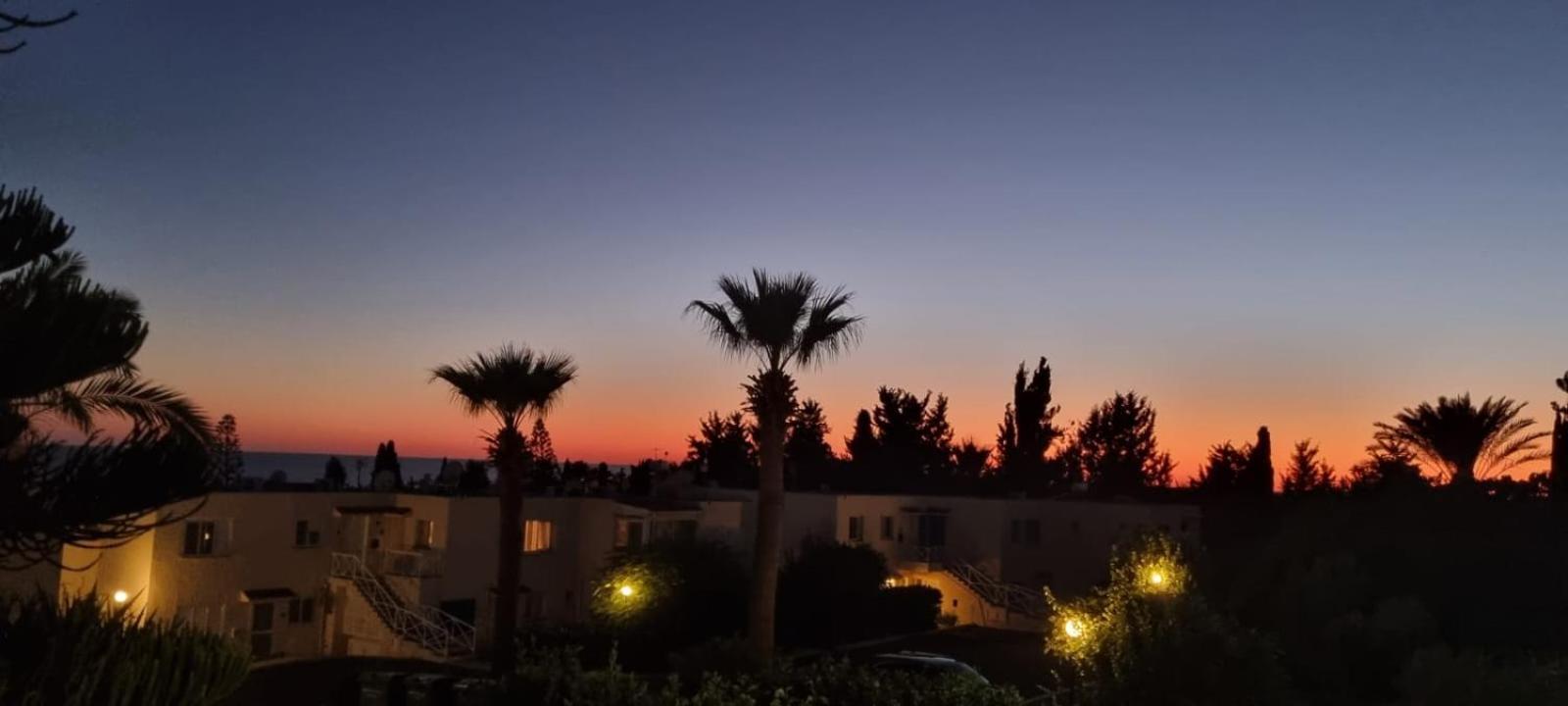 Modern Seaview Townhouse In Coral Bay (Adults Only) Daire Peyia Dış mekan fotoğraf